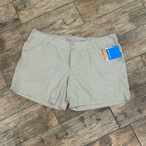 Columbia Women's Light Tan Cargo Shorts